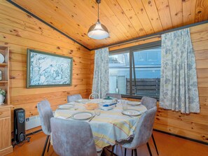 Dining - Retro Revival - Pauanui Holiday Home (Pauanui)