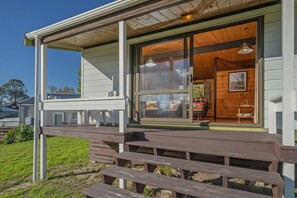 Terrace/patio - Retro Revival - Pauanui Holiday Home (Pauanui)