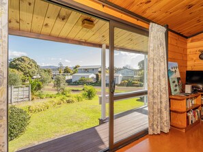 Interior - Retro Revival - Pauanui Holiday Home (Pauanui)