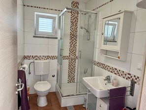 Handtücher, Seife, Toilettenpapier