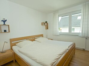 2 bedrooms, WiFi, bed sheets