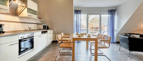 Kühlschrank, Mikrowelle, Ofen, Geschirrspüler