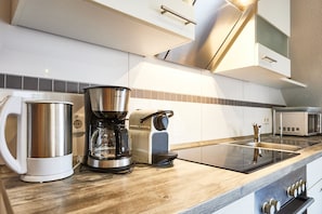 Kühlschrank, Mikrowelle, Ofen, Geschirrspüler