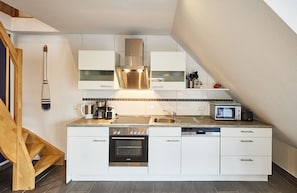 Kühlschrank, Mikrowelle, Ofen, Geschirrspüler