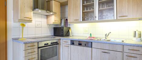 Réfrigérateur, micro-ondes, four, lave-vaisselle