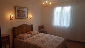 3 Schlafzimmer, Bügeleisen/Bügelbrett