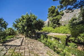 Property grounds - Wonderful apartment near the Sea and Palermo (Terrasini)