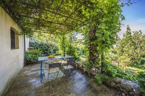 Outdoor dining - Wonderful apartment near the Sea and Palermo (Terrasini)