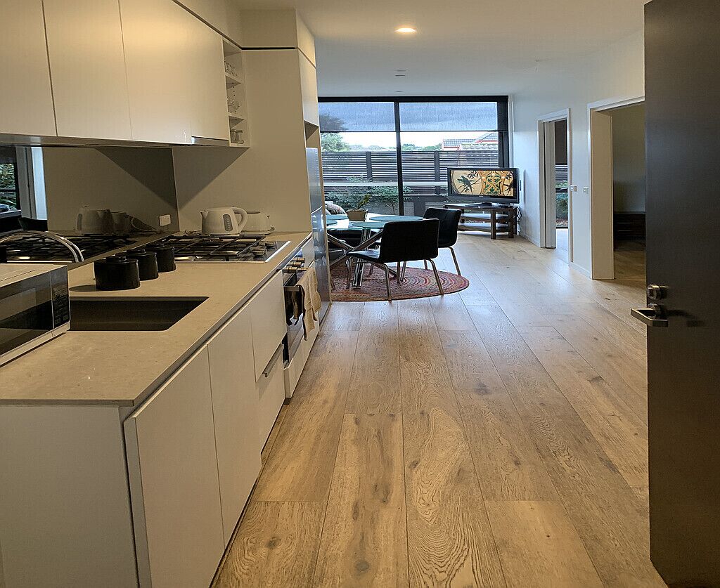 Fully Furnished New Designer apartment - Contemporary & Convenient