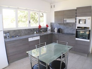 Lave-vaisselle, cafetière/bouilloire