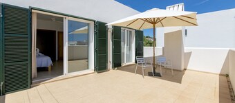 Biniancolla Iris villa with communal pool