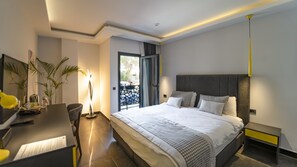 Junior Studio Suite | Frette Italian sheets, premium bedding, in-room safe, desk
