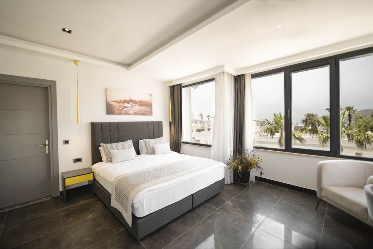 luxury suite | 1 bedroom, frette italian sheets, premium bedding, in-room safe