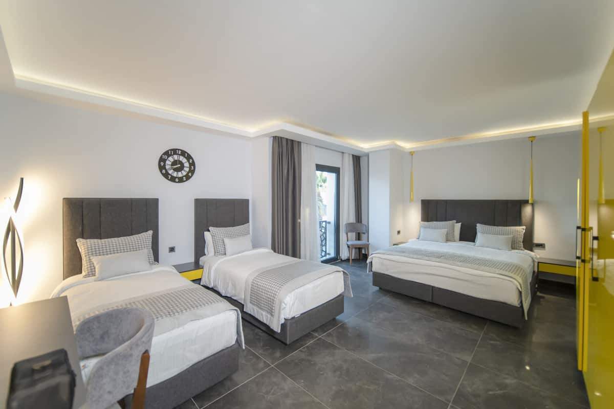 Kamar Quadruple Keluarga, 1 kamar tidur | 1 kamar tidur, seprai Frette Italia, seprai premium, dan brankas