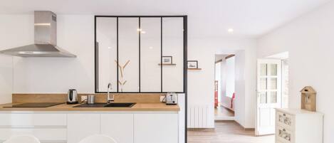 Réfrigérateur, micro-ondes, four, lave-vaisselle