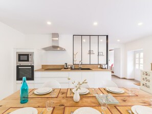 Fridge, microwave, oven, dishwasher
