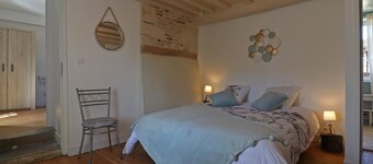 Charming stone country house with WIFI, terrace and enclosed garden