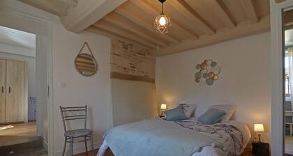 Charming stone country house with WIFI, terrace and enclosed garden