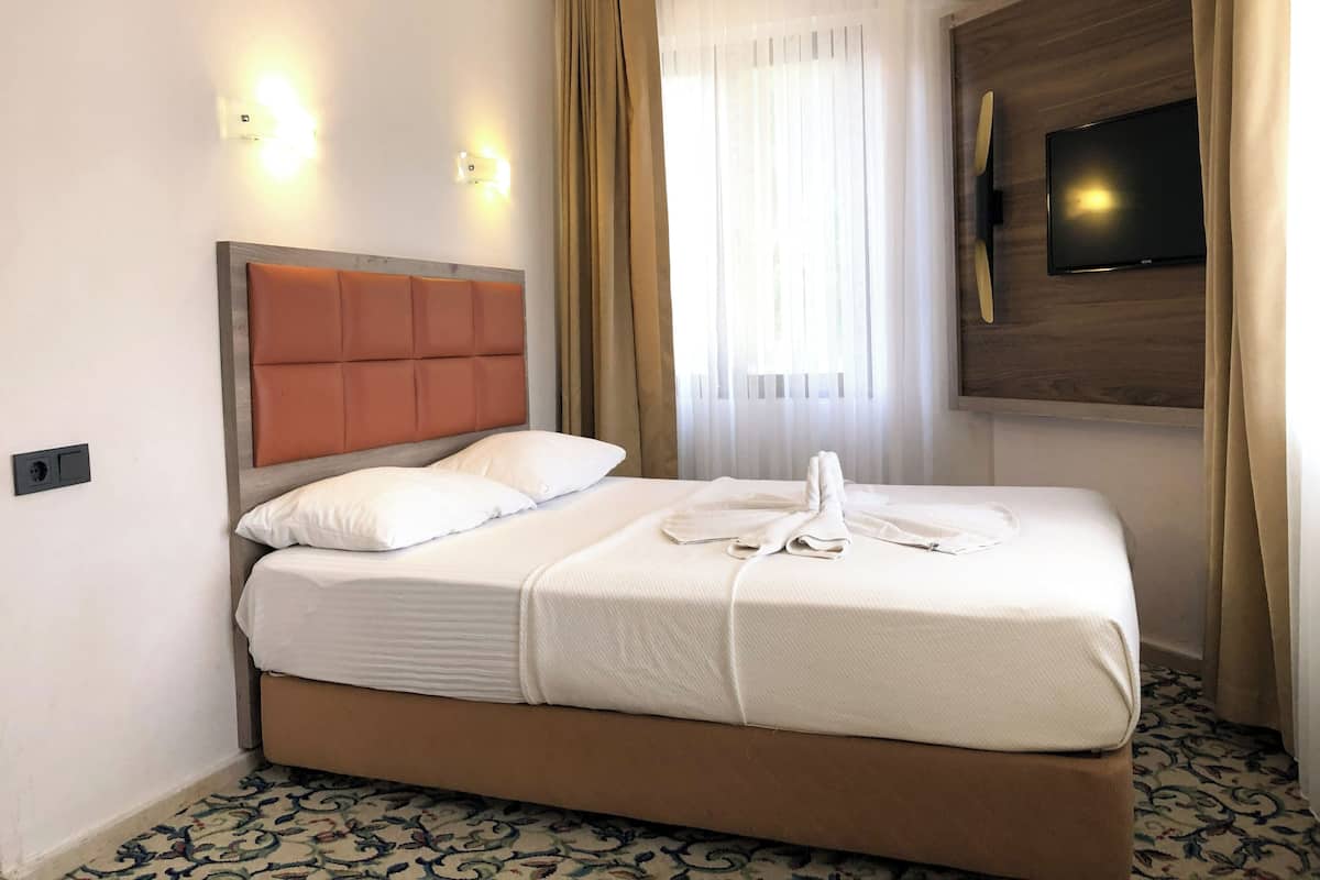 Large Oda | Free WiFi, bed sheets