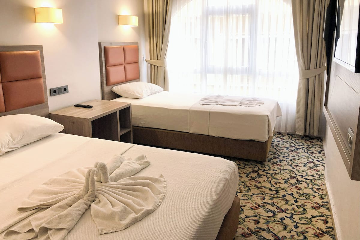 Triple Oda | Free WiFi, bed sheets