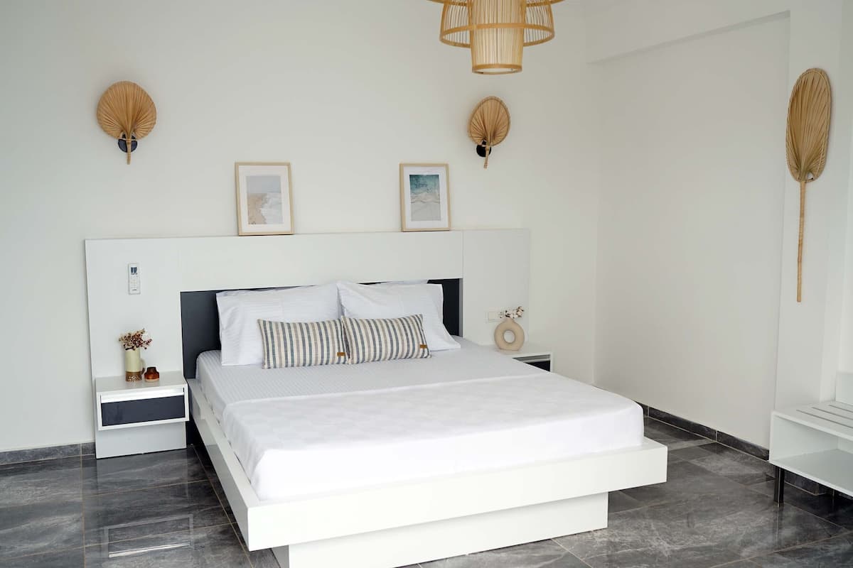 Een minibar, een bureau, geluiddichte muren, gratis wifi