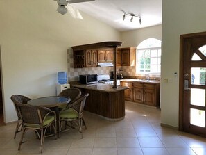 Fridge, cookware/dishes/utensils