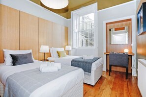 2 bedrooms, iron/ironing board, WiFi, bed sheets - Lovely Flat in the Heart of Edinburgh (Edinburgh)