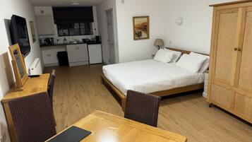 Executive Double Room | Free WiFi, bed sheets