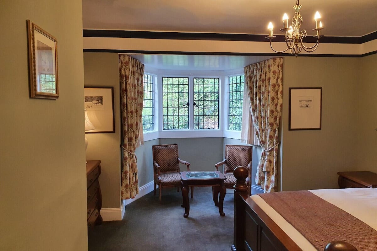 superior queen room | free wifi, bed sheets