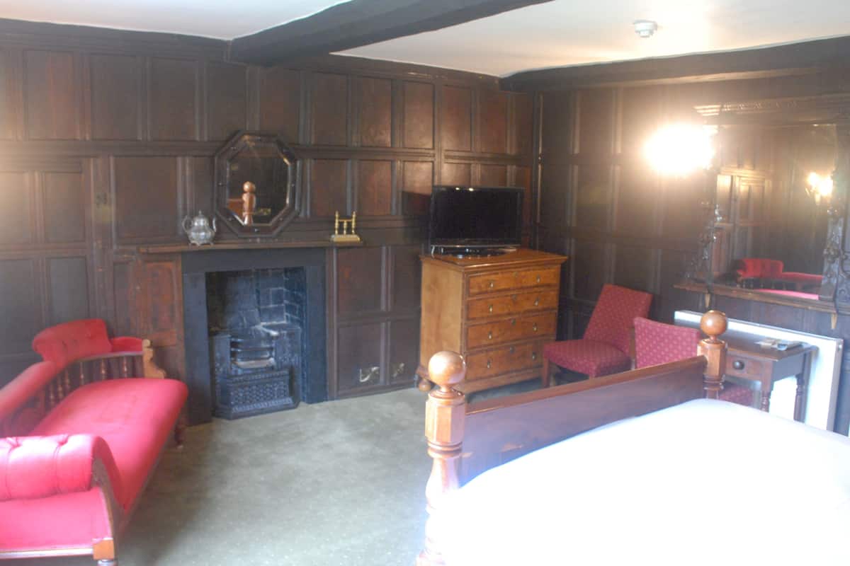 superior king room | free wifi, bed sheets