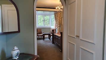 Superior Queen Room | 1 bedroom, free WiFi, bed sheets