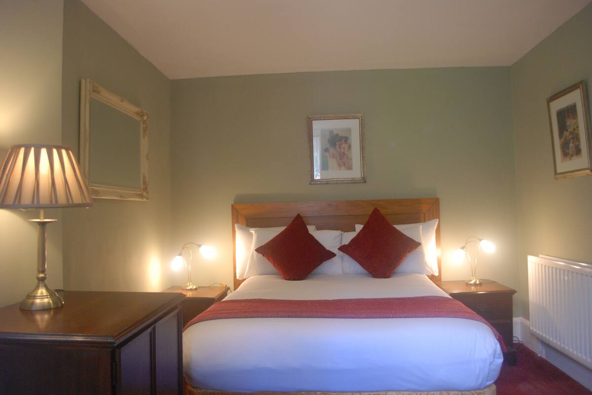 Economy Double Room | WiFi (free), bed sheets