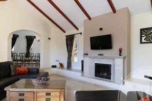 TV, DVD player, aparelho de som