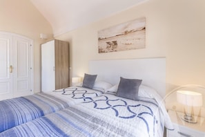 4 bedrooms, iron/ironing board, WiFi, bed sheets - La Manga Club Las Brisas Villa 514 (La Manga Club, Cartagena)