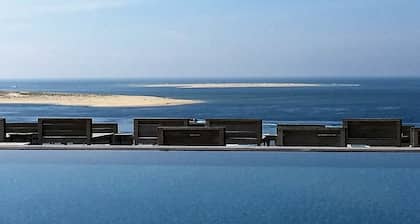 Charming 4-Bedroom Beach House with Garden, 150m from the Shore