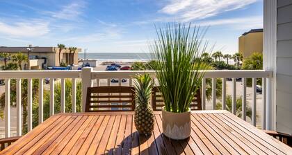 Top Sail: Oceanview Pet-Friendly Condo with Pool in Folly Beach