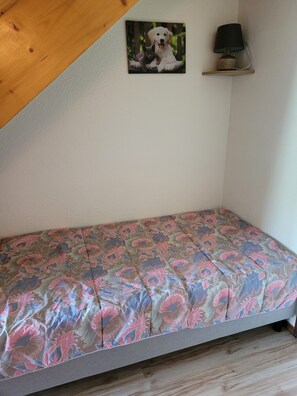 1 slaapkamer, een strijkplank/strijkijzer, gratis wifi, beddengoed