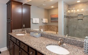Combined shower/tub, jetted tub, hair dryer, towels
