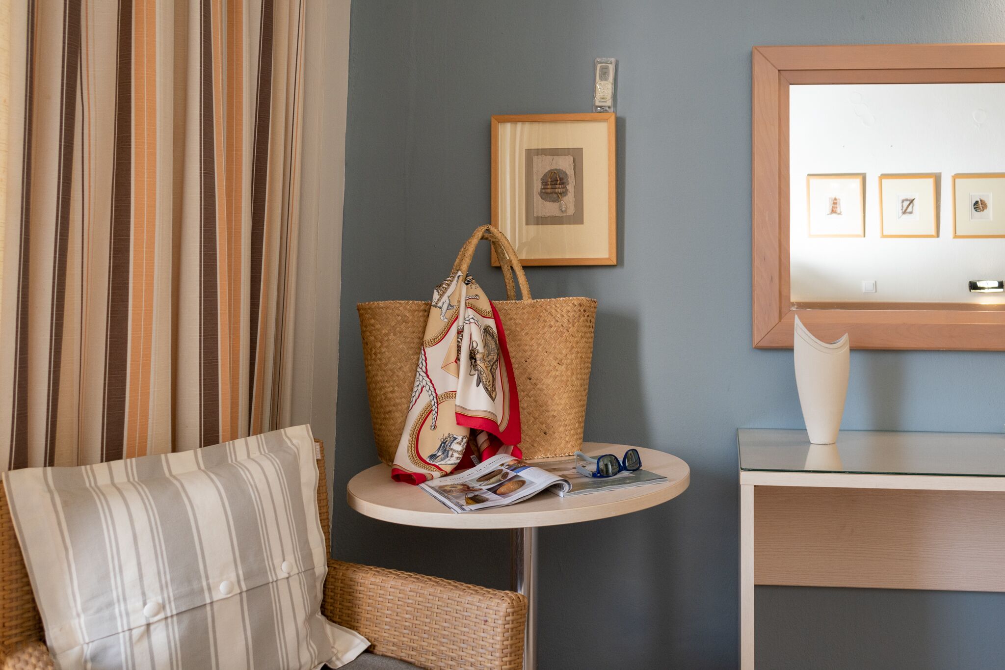 32-inch flat-screen tv with satellite channels