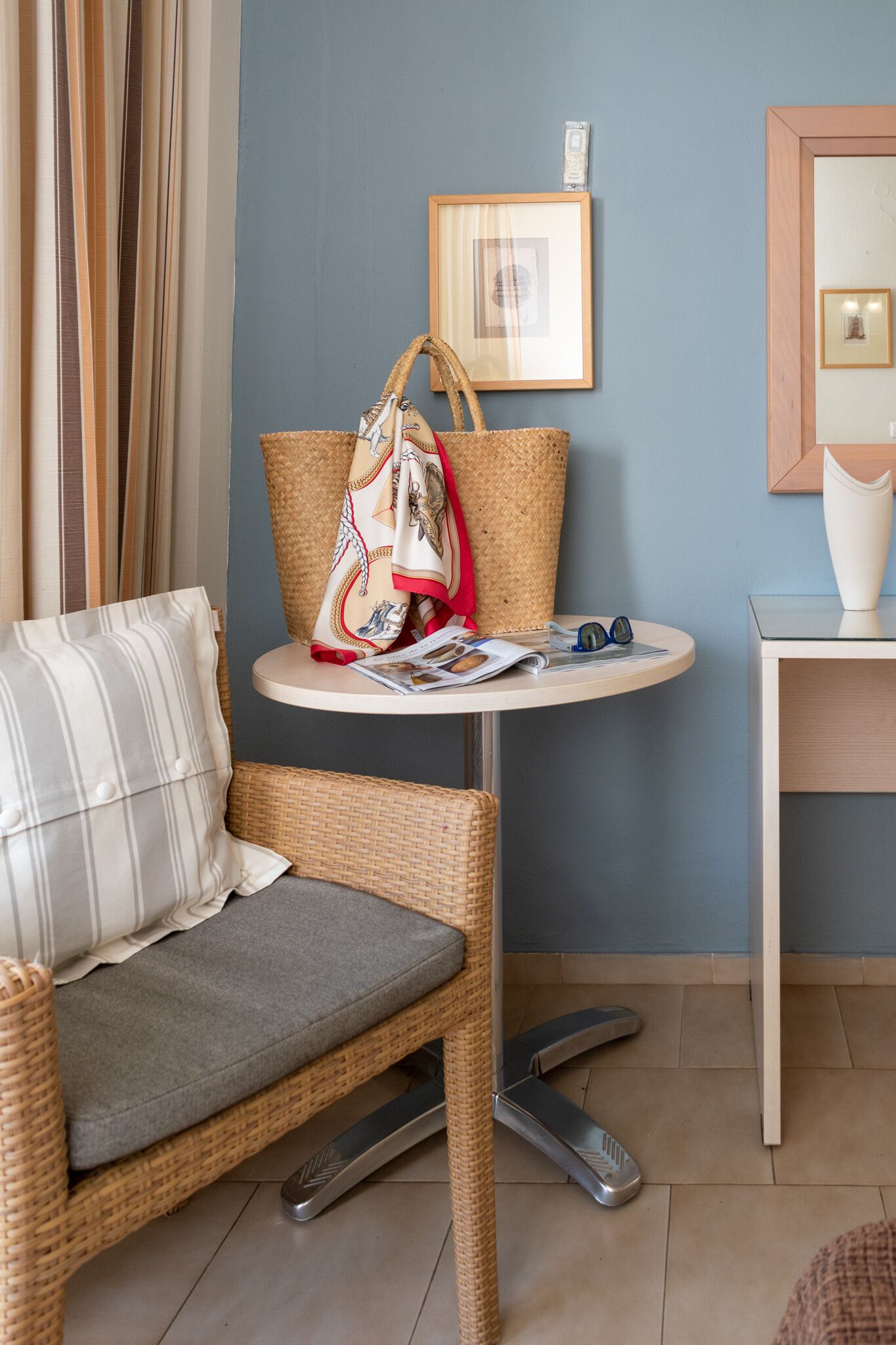 32-inch flat-screen tv with satellite channels