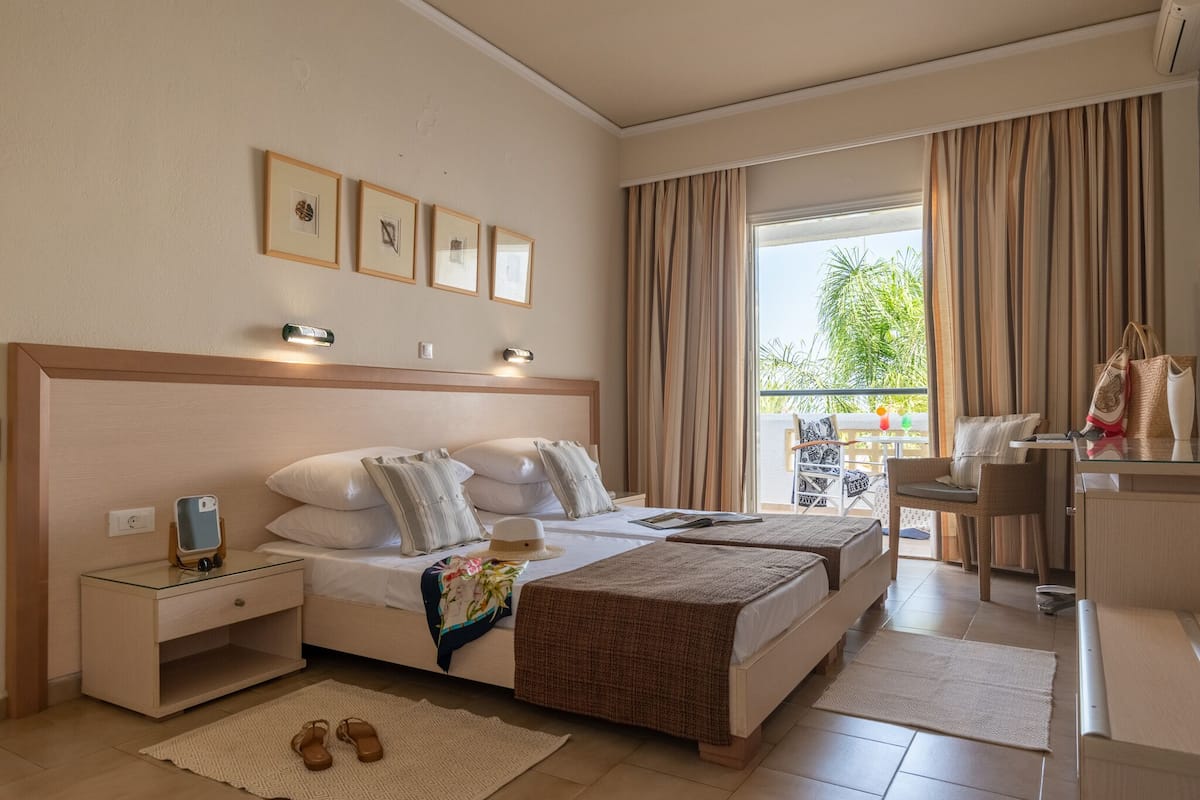 1 bedroom, in-room safe, desk, iron/ironing board