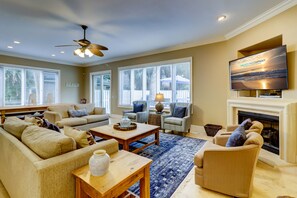 Smart-TV, Tischfußball, Tischtennisplatte