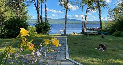 Camp Chuck-a-luck - Nice log cabin with flat lawn to waterfront