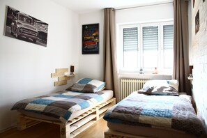 3 bedrooms, iron/ironing board, WiFi, bed sheets