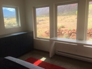 1 bedroom, WiFi, bed sheets - Castle Valley Retreat with View of Castle Rock (Castle Valley)
