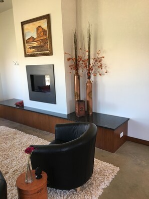 Interior - Castle Valley Retreat with View of Castle Rock (Castle Valley)