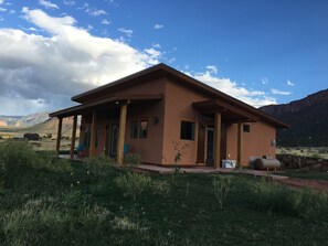 Exterior - Castle Valley Retreat with View of Castle Rock (Castle Valley)