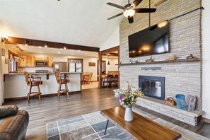 TV, fireplace