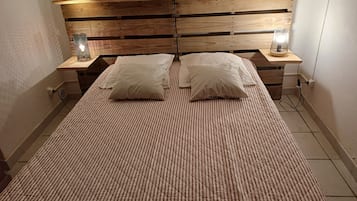 2 chambres, fer et planche Ă repasser, Wi-Fi gratuit, draps fournis