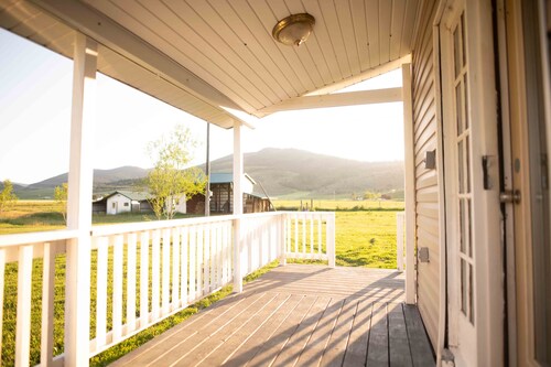 Secluded Farmhouse Country Setting close to Lava Hot Springs! 
